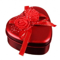 Шкатулка с декором в виде сердечка 